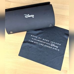 Marc By Marc Jacobs Black Snap Hard Eyeglasses Case with cleaning cloth
